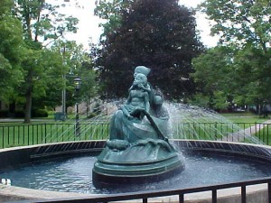 Wynken, Blynken, and Nod Statue - Photo by S. Webster